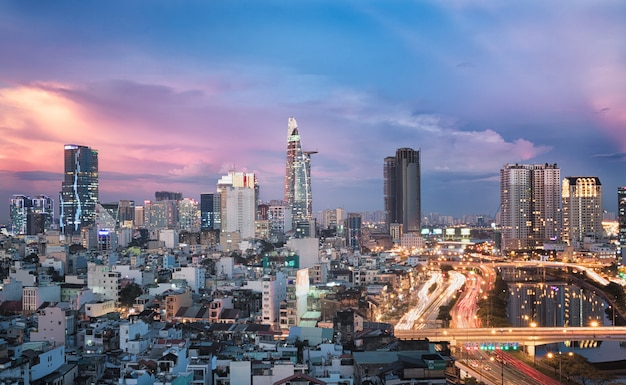 Ho Chi Minh City in Vietnam tijdens zonsondergang