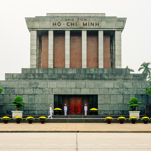 Foto museo di ho chi minh contro il cielo