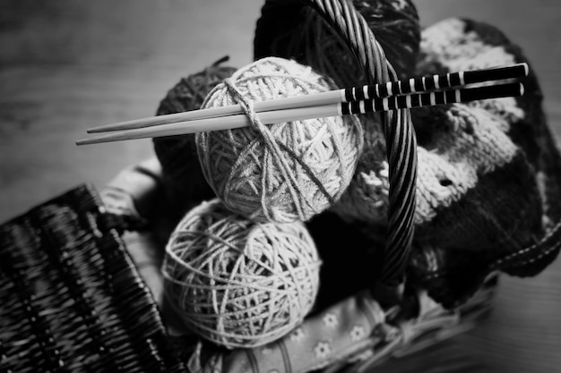 Foto hobby bianco e nero gomitolo di lana