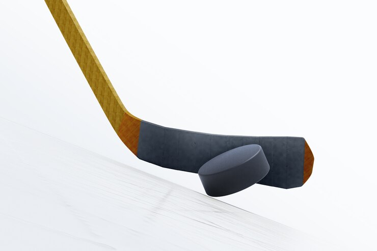 Photo hockey stick and floating puck on the ice rink