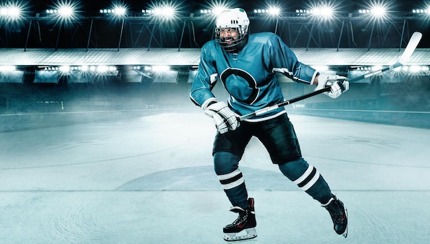 Hockeyspeler met het masker op het stadion