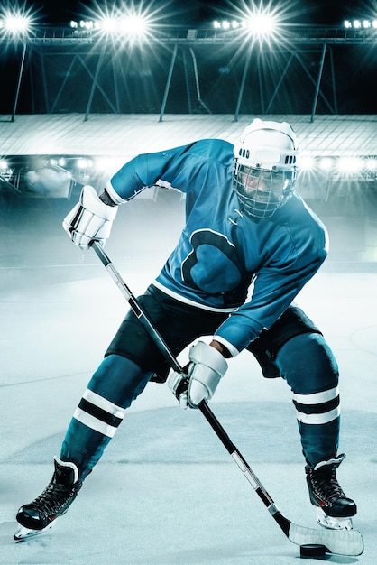 Hockeyspeler met het masker op het stadion