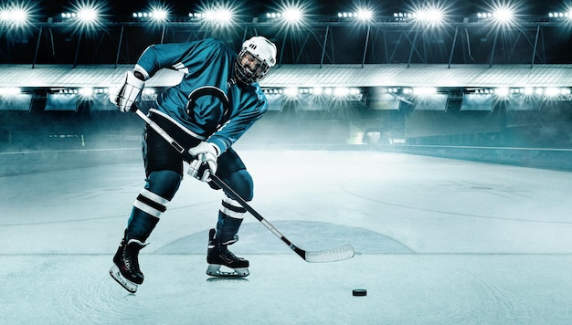 Hockeyspeler met het masker op het stadion