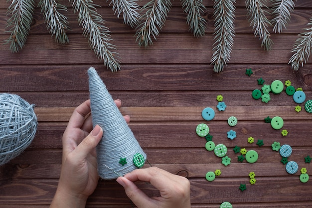 Hoe maak je thuis een kerstboom van touw en knopen. Stap voor stap instructies.