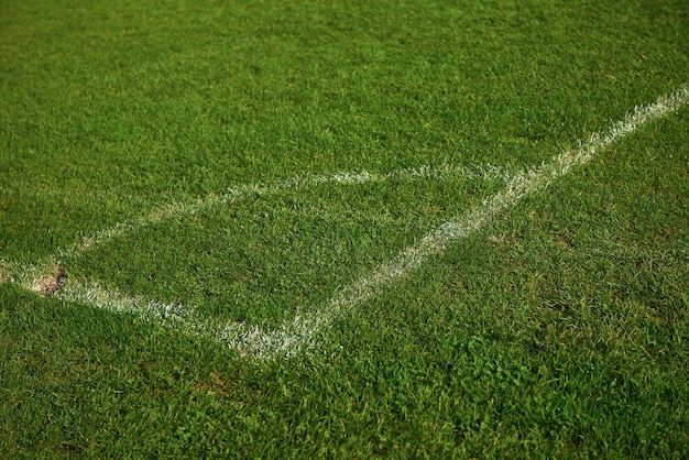 Hoek van het voetbalveld groen gras achtergrond