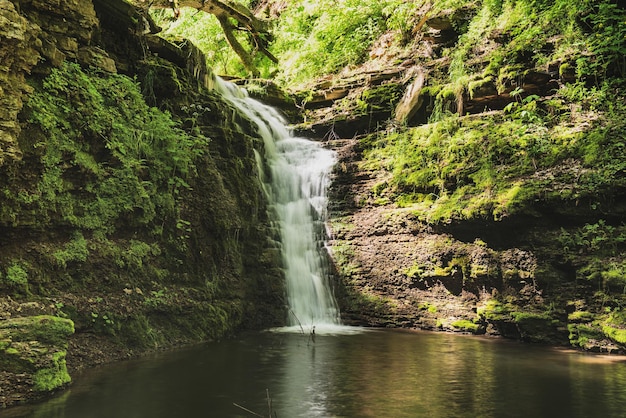 Hoge berg waterval