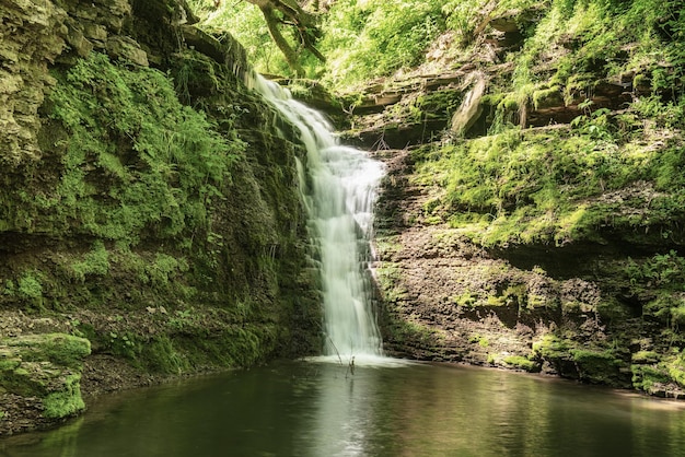 Hoge berg waterval