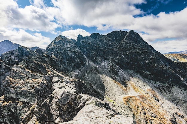 Hoge bergtoppen tatra-gebergte in polen uitzicht vanaf koscielec