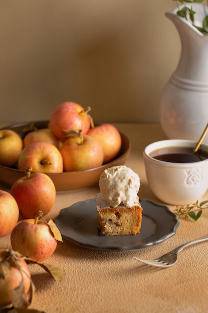 Foto hoge hoek dessert en appels arrangement