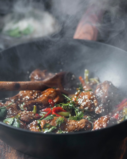 Foto hoge hoek heerlijk aziatisch eten