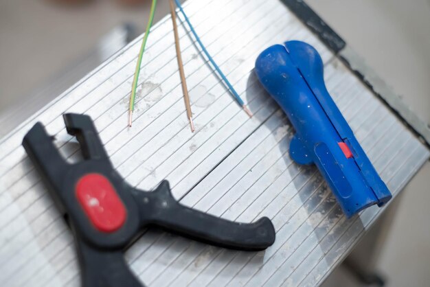 Foto hoge hoek van de pen op de tafel