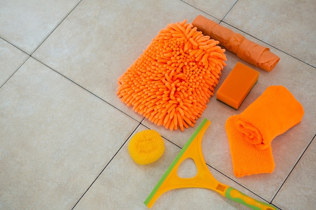 Hoge hoekmening van oranje schoonmaakmiddelen