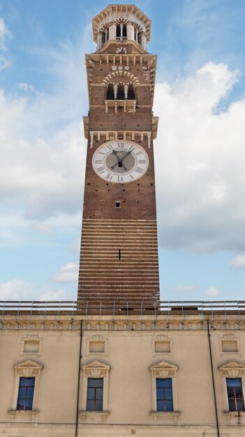 hoge Lamberti-toren in Verona