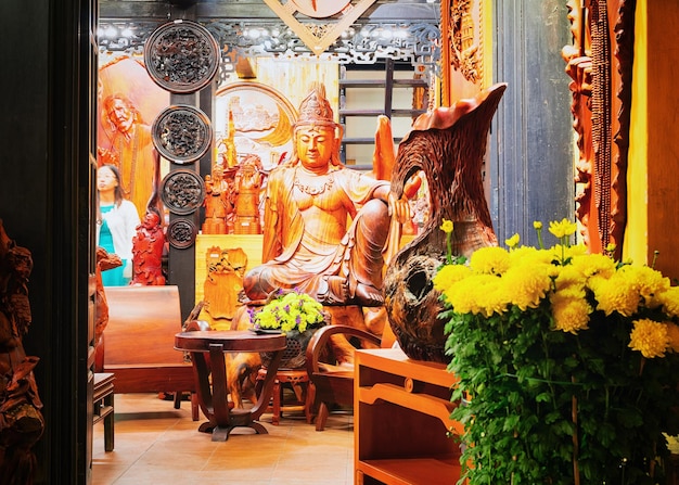 Hoi An, Vietnam - 17 februari 2016: Boeddhistisch standbeeld in een tempel in Hoi An, Vietnam