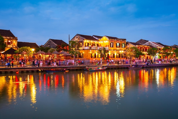 Lungofiume della città antica di hoi an