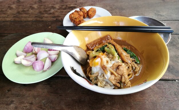 Hokkiean noodle on table