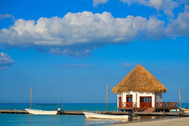 Holbox-eilandpijlerhut in Mexico