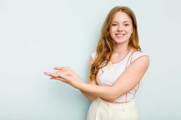 Photo holding a copy space on a palm