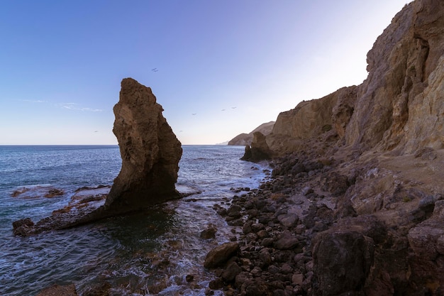 写真 風と潮に耐えるアルメリア海岸線スペイン