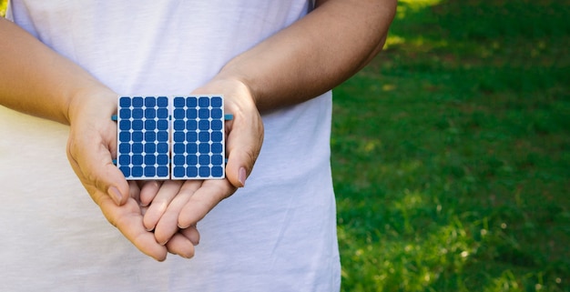 Holding zonne-energie fotovoltaïsch paneel