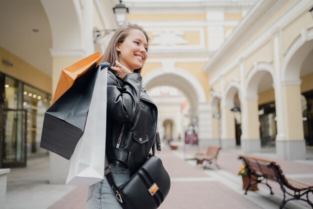 Holds bags of shopping bags in the store on sale a young woman