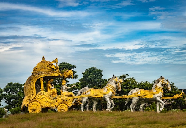 Photo holly arjuna chariot of mahabharata in golden color with amazing sky background