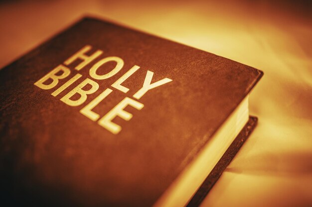 Photo holy bible closeup sepia color grading bible reading theme