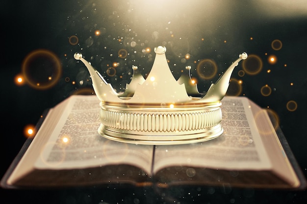 Святая Библия и королевская корона на столе