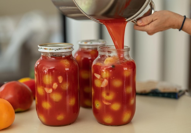 사진 가정용 채소 보관 토마토 주스에 노란 토마토 보관