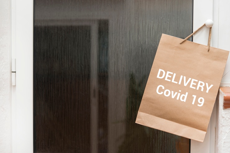 Photo home delivering some groceries at quarantine time because of coronavirus infection covid-19