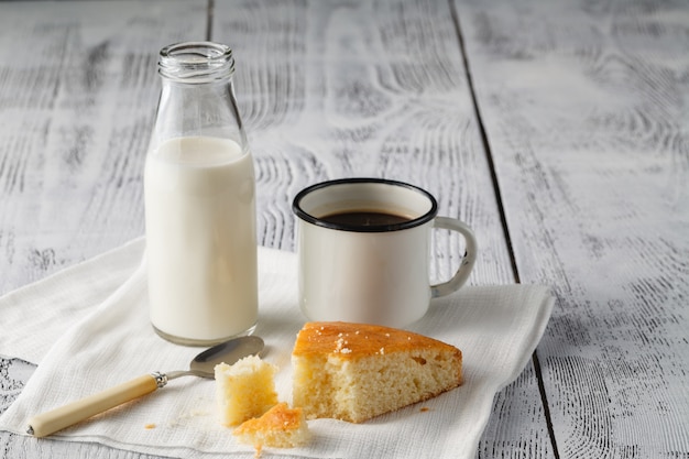 Photo home evening coffee. manna pie and black coffee.