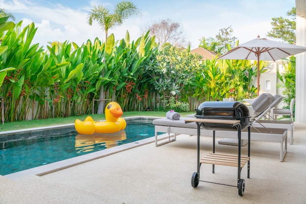 Photo home  exterior design showing tropical pool villa with greenery garden