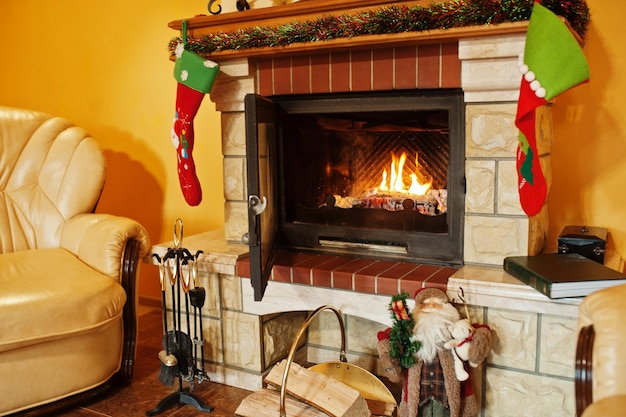 Photo home fireplace in warm living room on winter day.