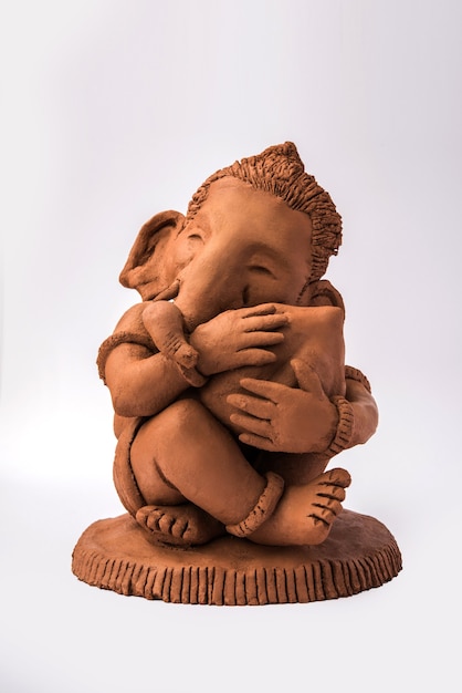 Photo home made eco friendly ganesha or ganpati idol for ganesh chaturthi or festival