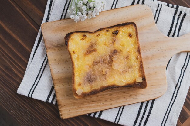 写真 朝の朝食に自家製のトースト