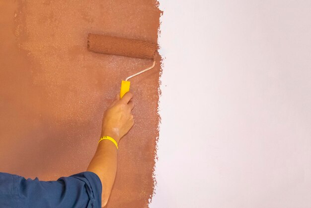 Фото Ремонт дома или ovis ручная роспись стены с помощью валика покраска квартиры покраска ремонт стены