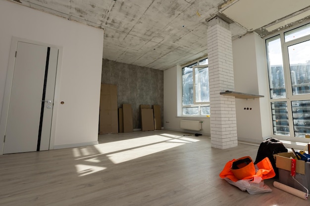 Photo home renovation in room full of painting tools