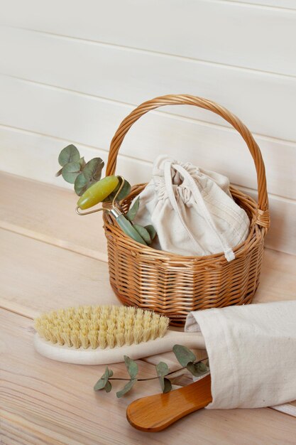 Home spa Massageborstel met cactusborstelharen gezichtsmassagemand met textielzak op houten