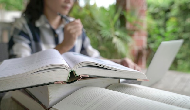 写真 在宅学習の概念