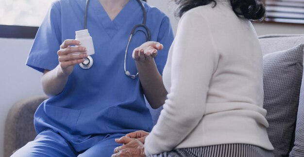 Photo homecare nursing service and elderly people cardiology healthcare close up of young hispanic female doctor nurse check mature caucasian man patient heartbeat using stethoscope during visit