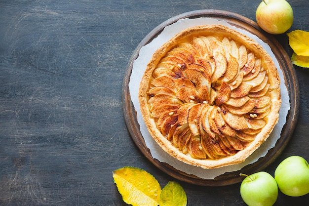 Foto concetto di cottura autunnale della torta di mele fatta in casa