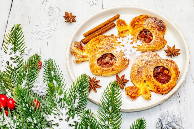 Bignè di mele fatti in casa con ripieno dolce