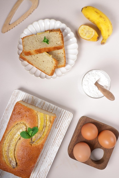 Torta alla banana o pane alla banana fatti in casa.