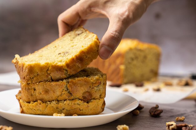 Foto pagnotta di noci di banana o torta di libbra fatta in casa