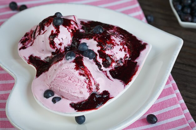 Photo homemade bilberry ice cream