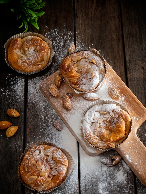 Photo homemade bread lounge almond danish pastry