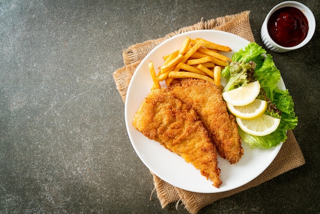 Weiner schnitzel fatta in casa con patatine fritte