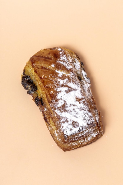 Panini fatti in casa con cioccolato e zucchero a velo