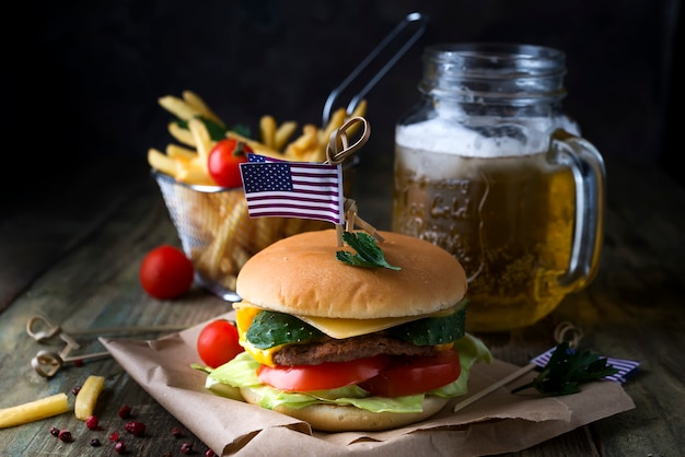 Foto hamburger fatto in casa con panino