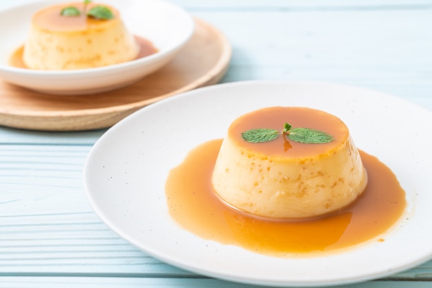 Photo homemade caramel custard pudding